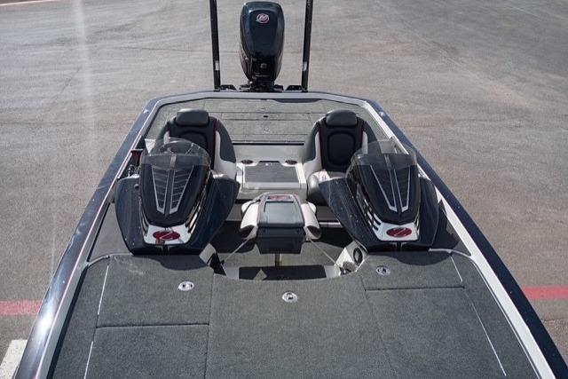 2017 Ranger Z521 Comanche Cup-Equipped boat interior with seating and storage compartments.