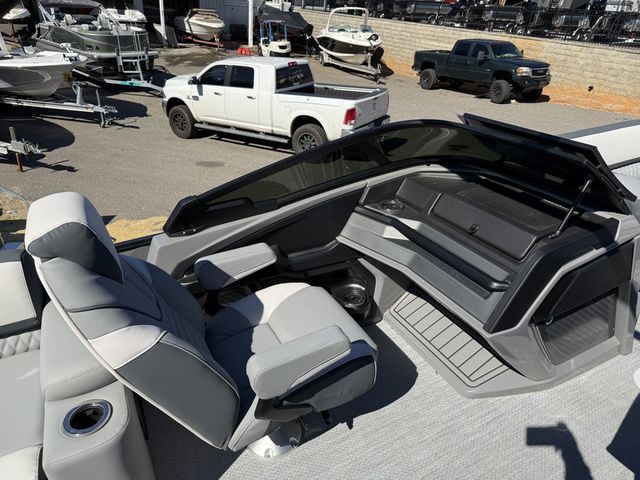 2026 Tahoe Cascade - Quad Lounger Shift Windshield - 21