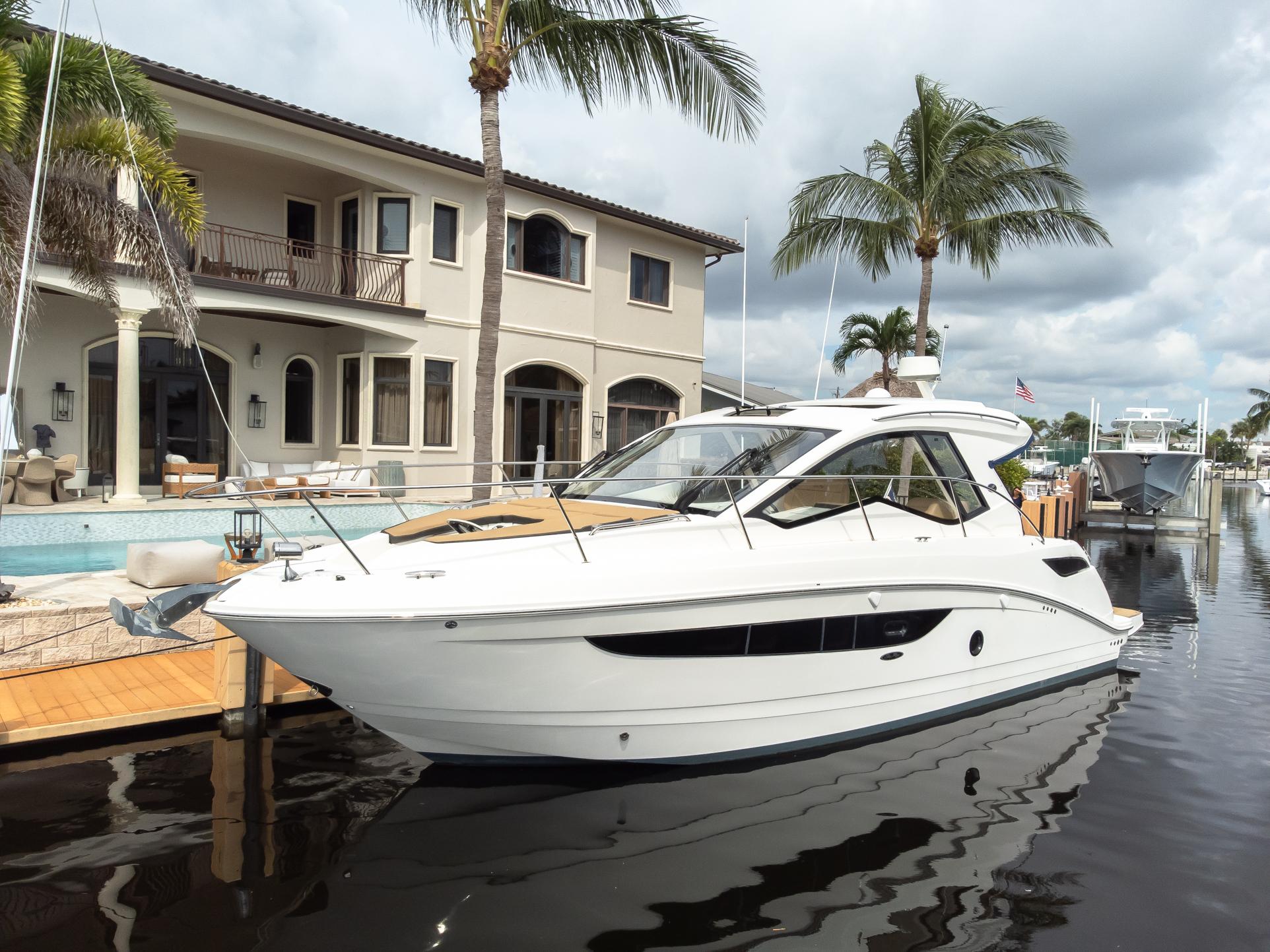 2019 Sea Ray Sundancer 350 Coupe