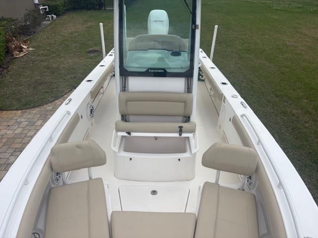 2022 Everglades 253 Center Console - 9