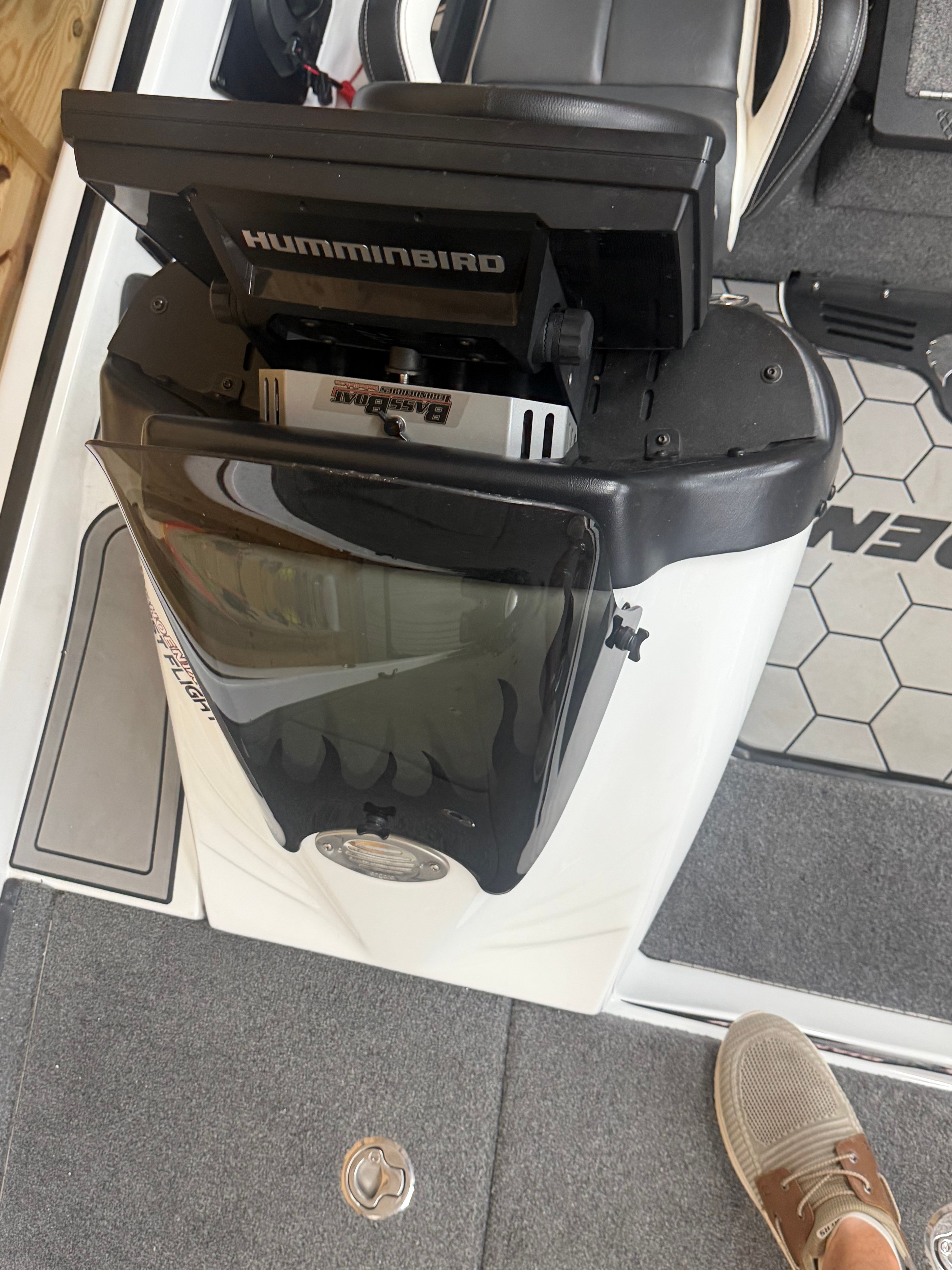 The image shows the cockpit of a Phoenix 920 Elite boat with a Humminbird fish finder.