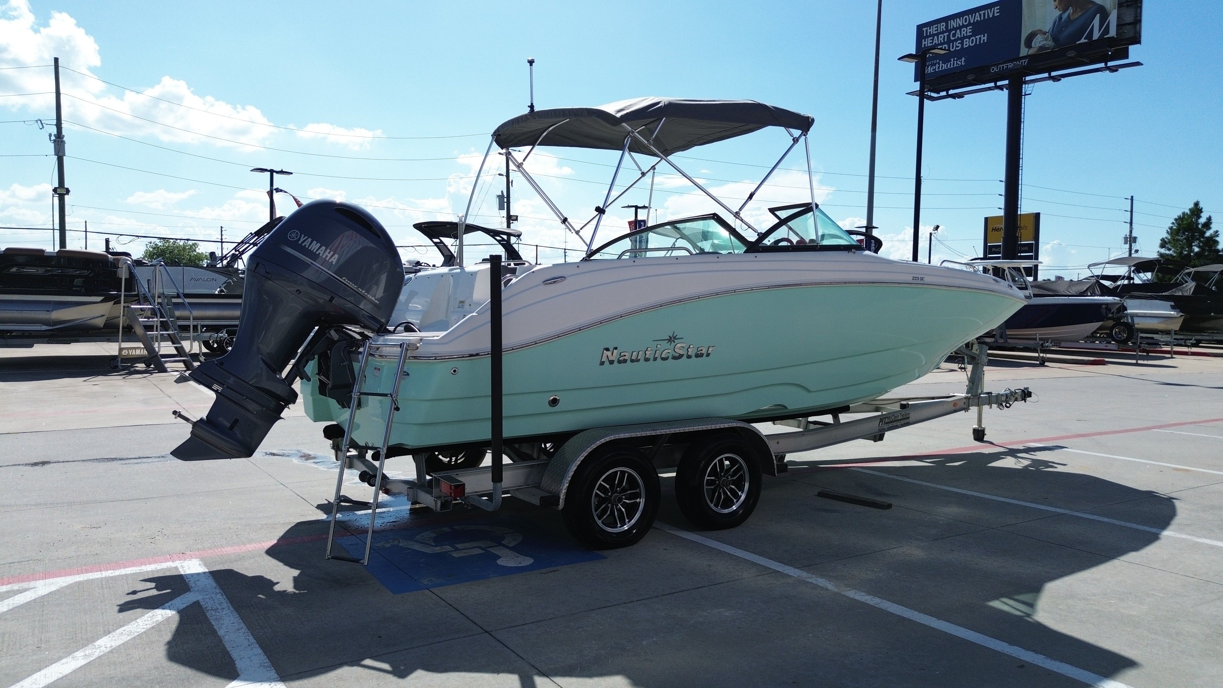 2023 NauticStar 223 DC - 14