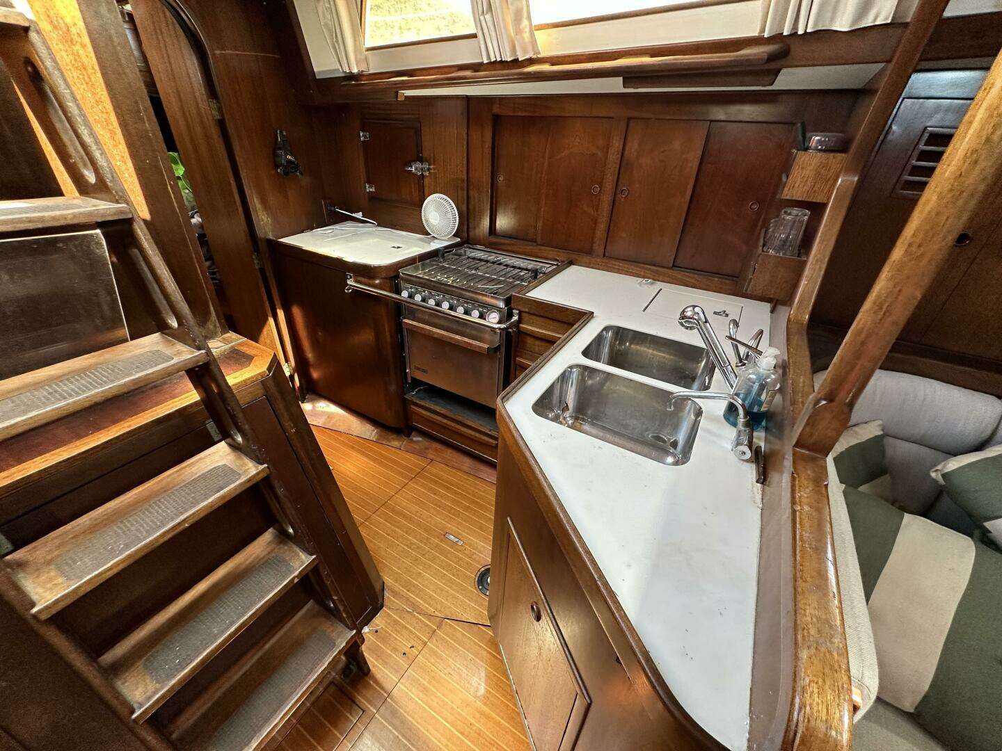 1988 Cambria 46 - Image 12