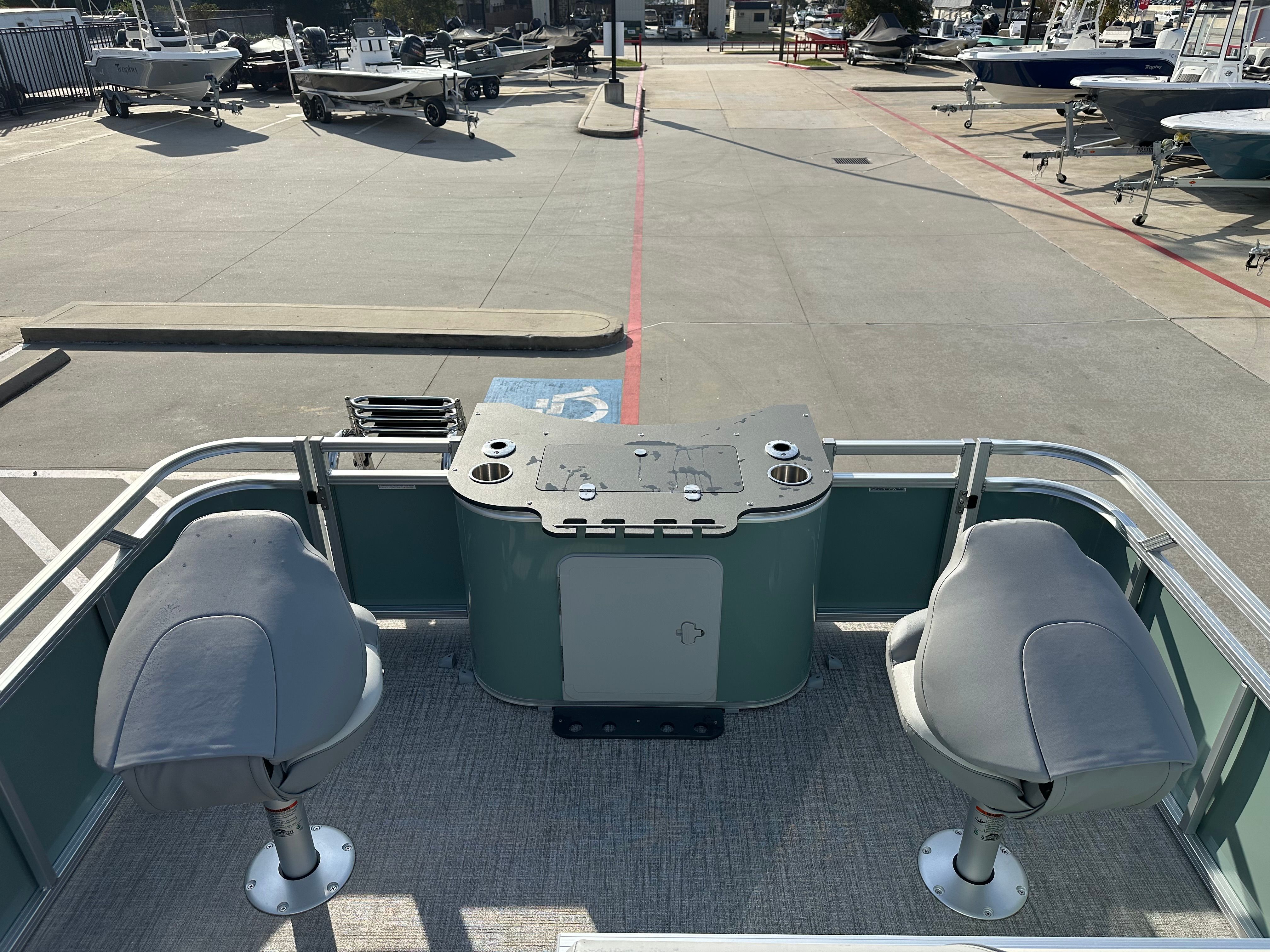 2026 Avalon Venture 85 Rear Fish - 21' - 30