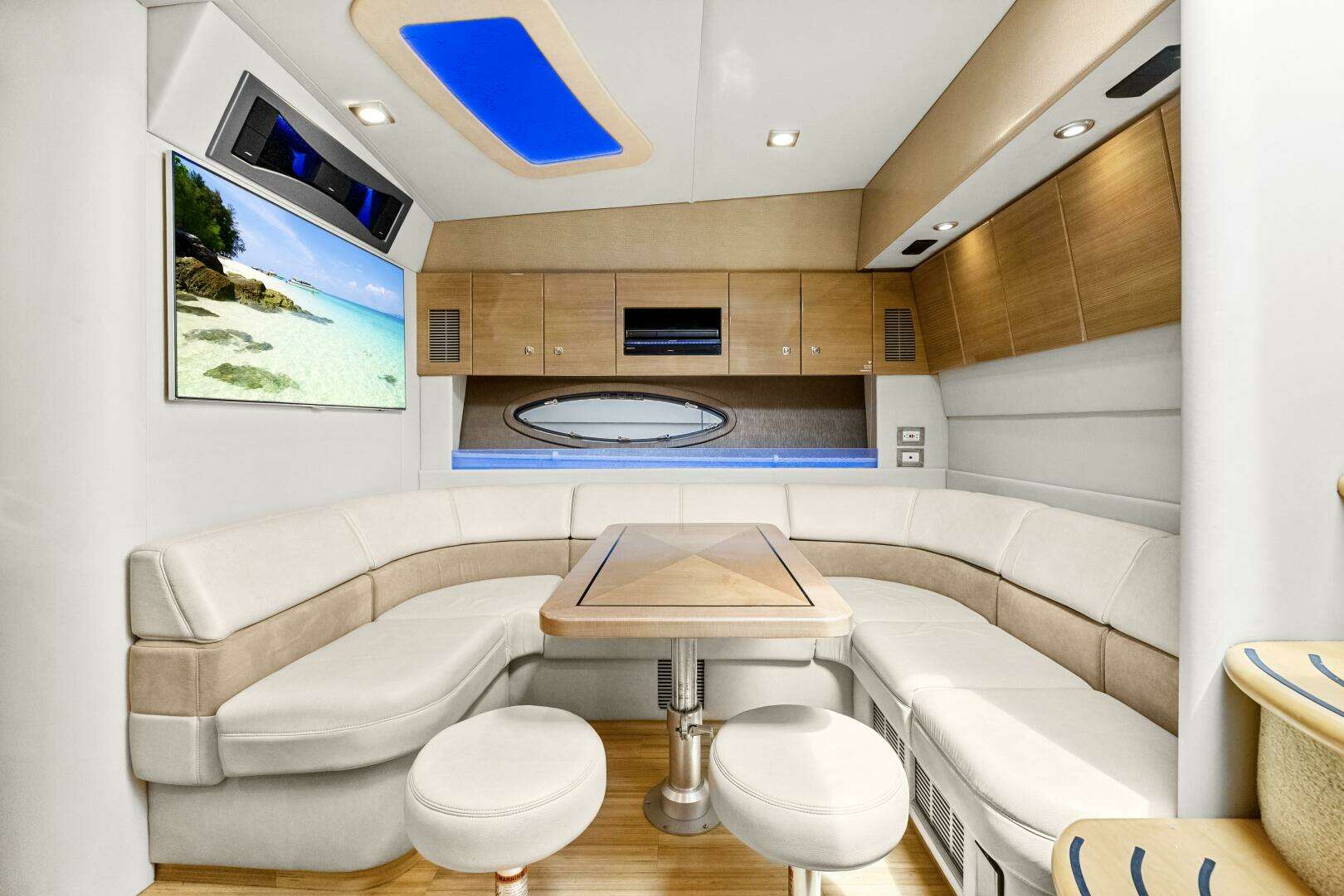 2016 Formula 45 Yacht - Image 23