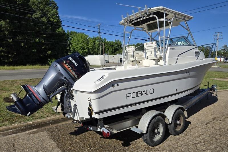 2004 Robalo R235 Walkaround boat on trailer with Yamaha outboard motor.