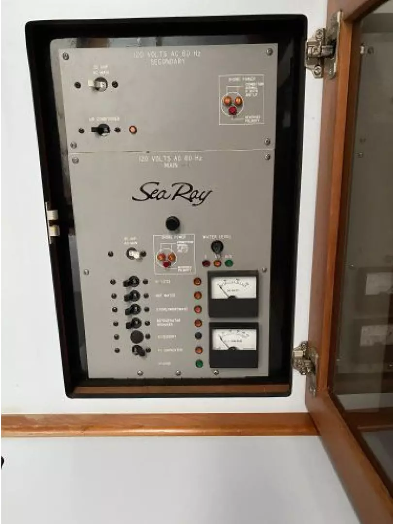1988 Sea Ray 340 Express Cruiser - Image 27