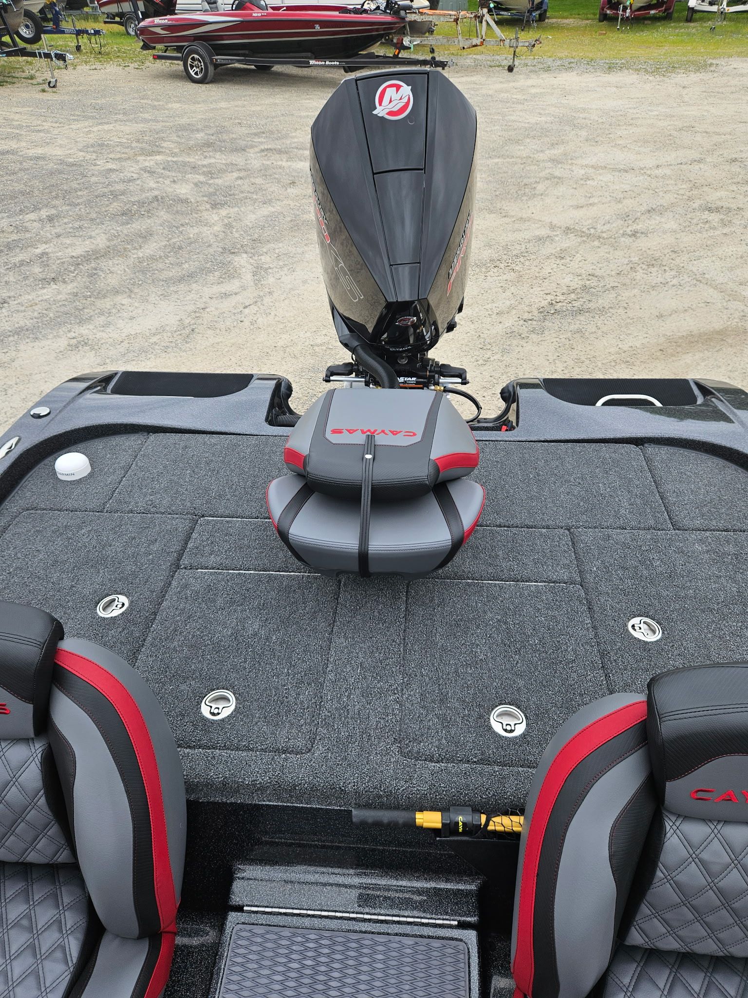 Caymas CX 21 PRO 2027 with gray and red interior.