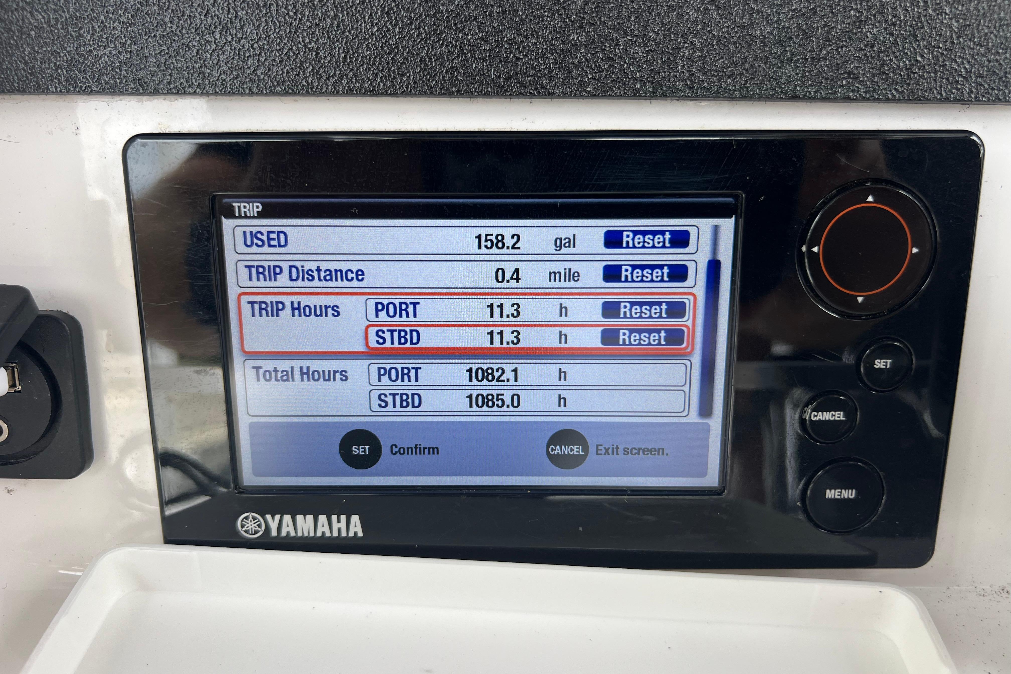 Yamaha display showing trip data for Invincible 33 Open Fisherman, 2012 model.