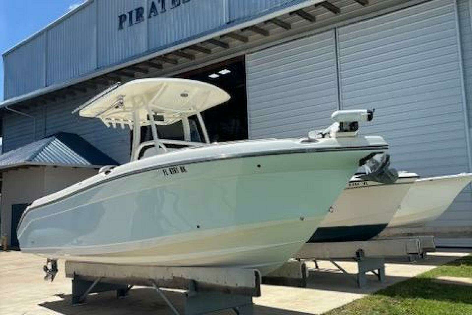 2018 Century 2600 Center Console - Image 19