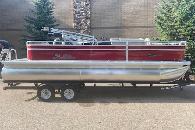 2026 Sun Tracker Fishin' Barge 22 DLX