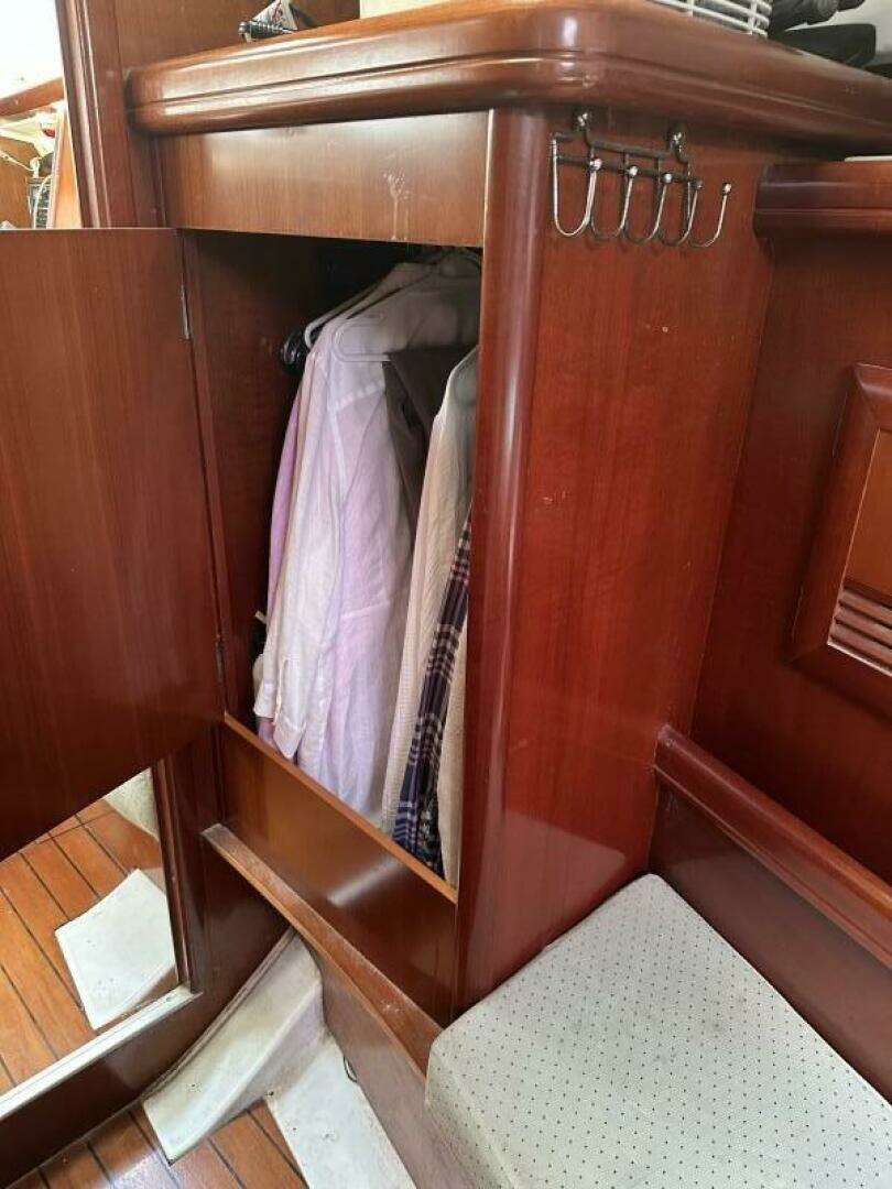 2004 Beneteau 423 - Image 46