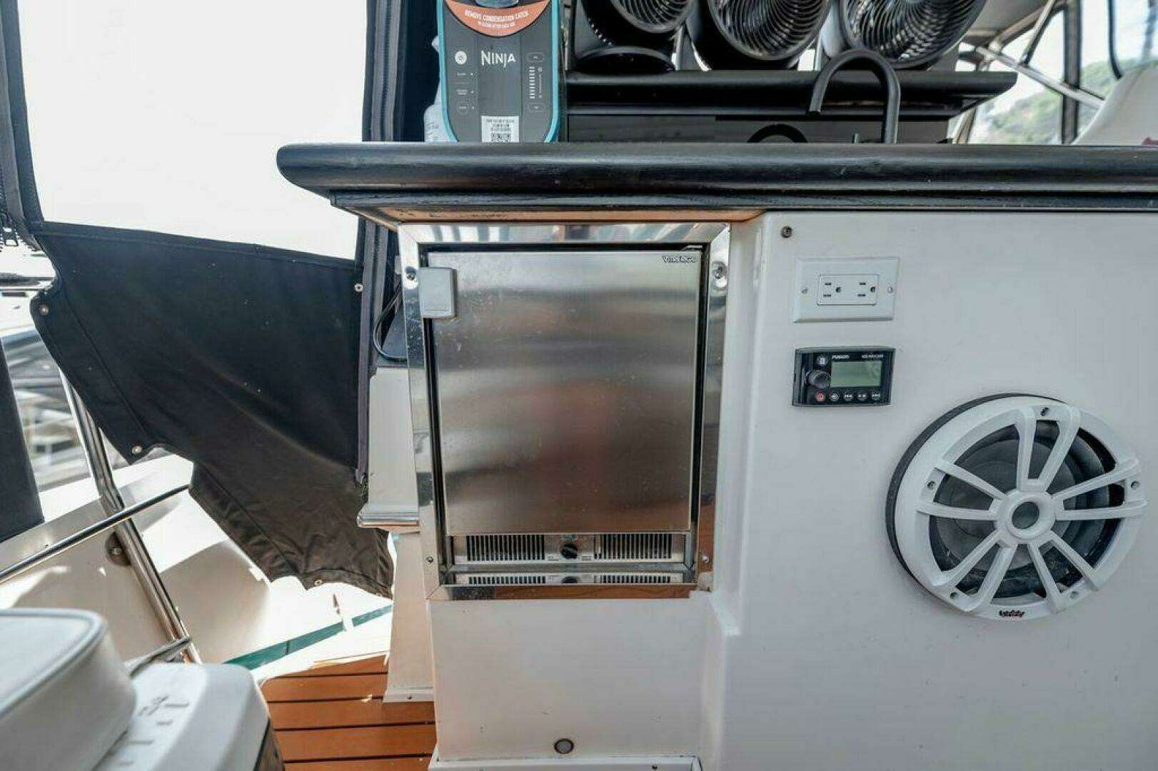 1991 Cruisers Yachts 3850 Aft Cabin - Image 40