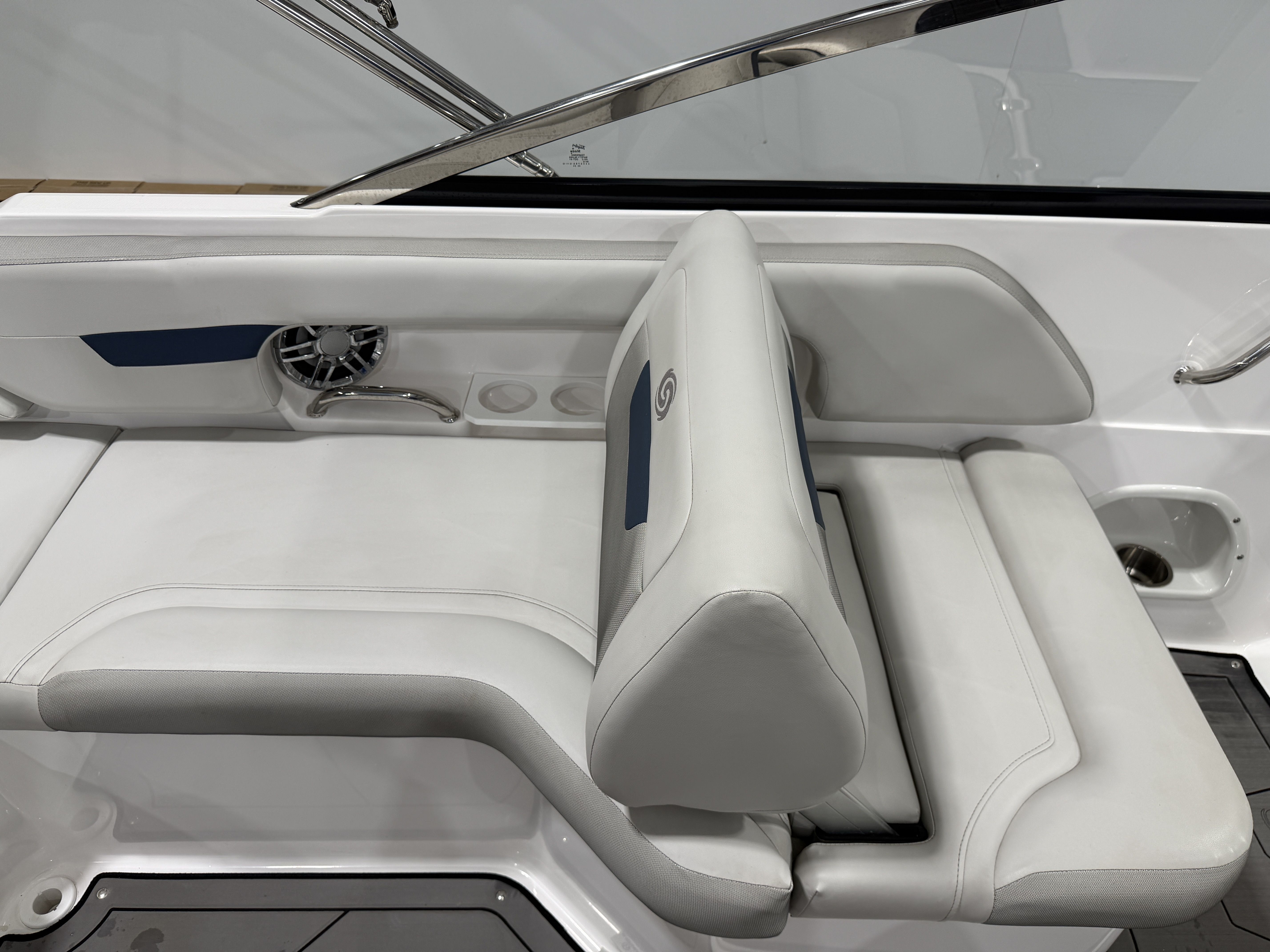 2023 Hurricane SunDeck 235 OB - 29