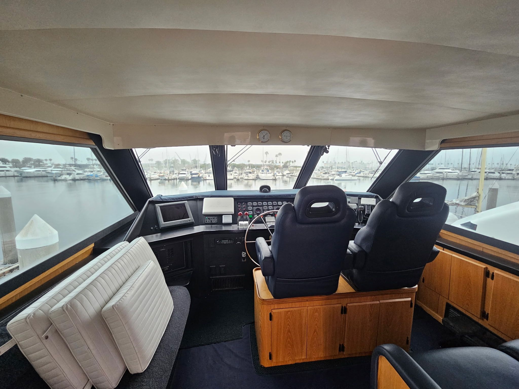 1988 Hatteras 65 Sportfisher - 36