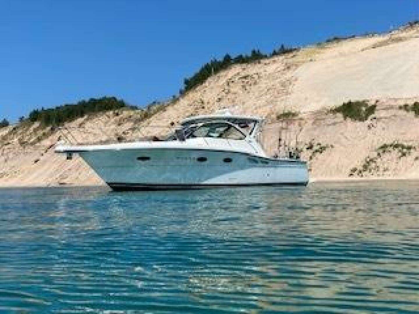 2005 Tiara Yachts 3200 OPEN - Image 42