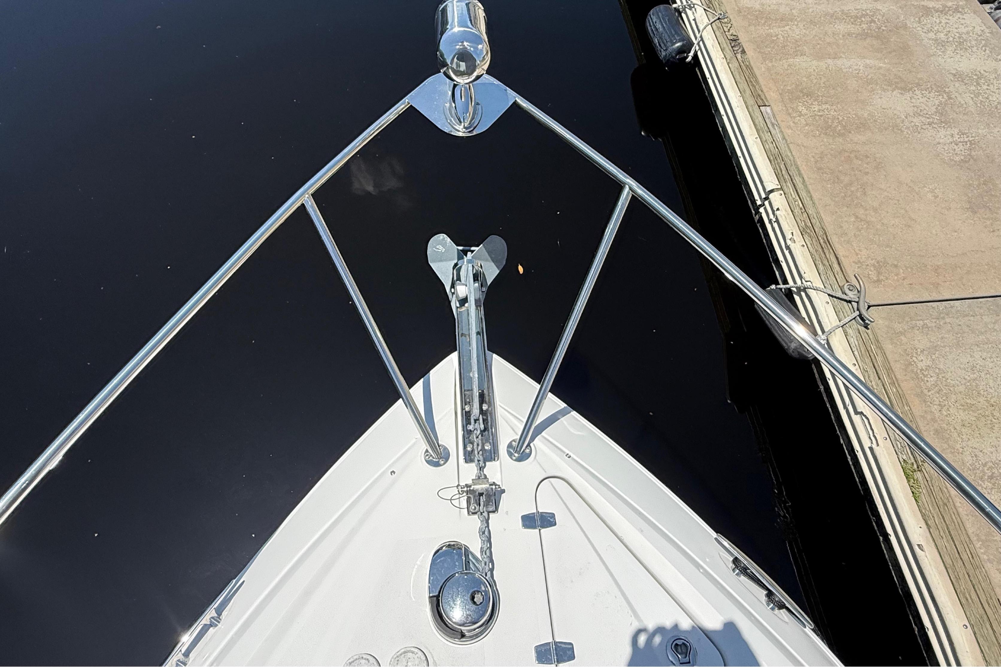 Bow view of a Four Winns V275 yacht at the dock.