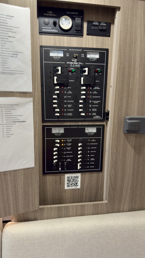 2020 Regal 33 Express - Image 15