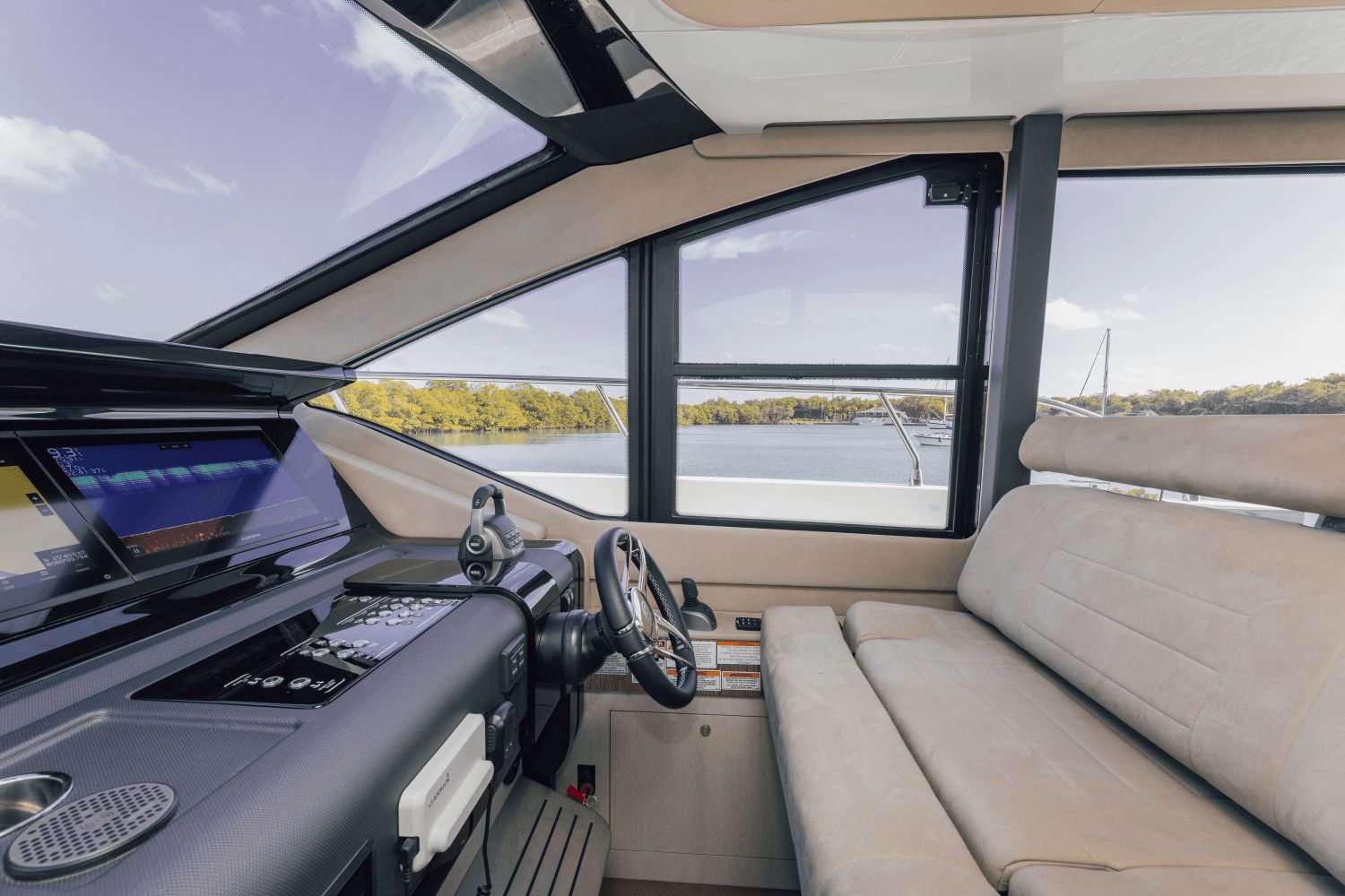 2027 Cruisers Yachts 57 Fly - 67