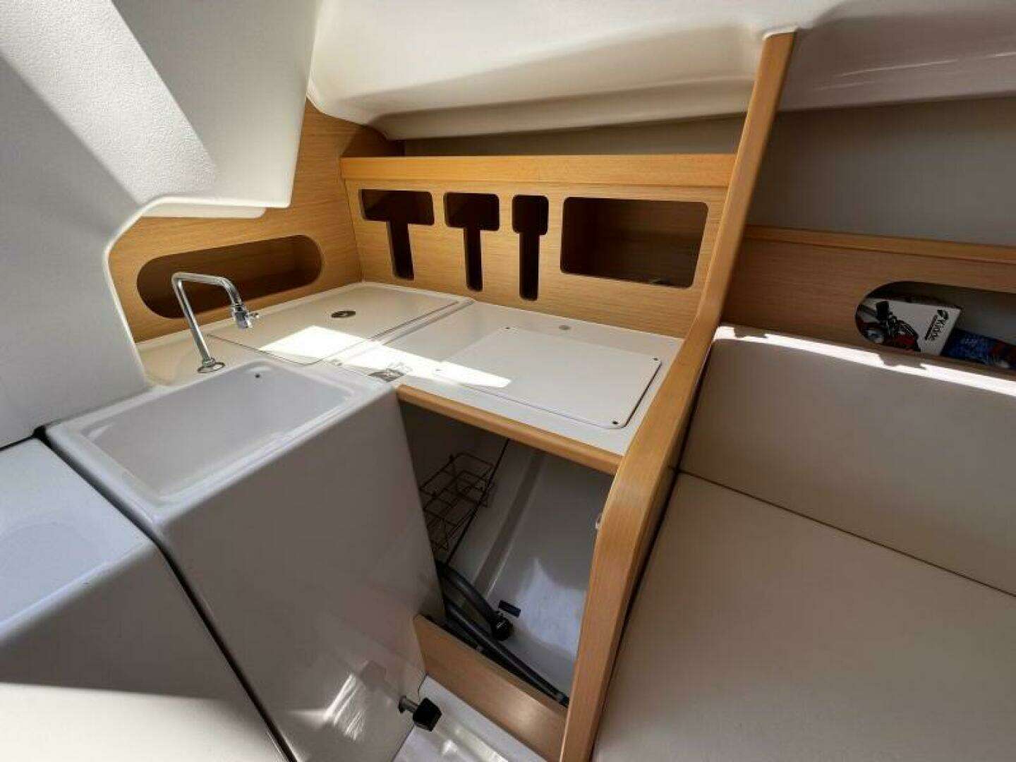 2014 Beneteau First 25S - Image 10