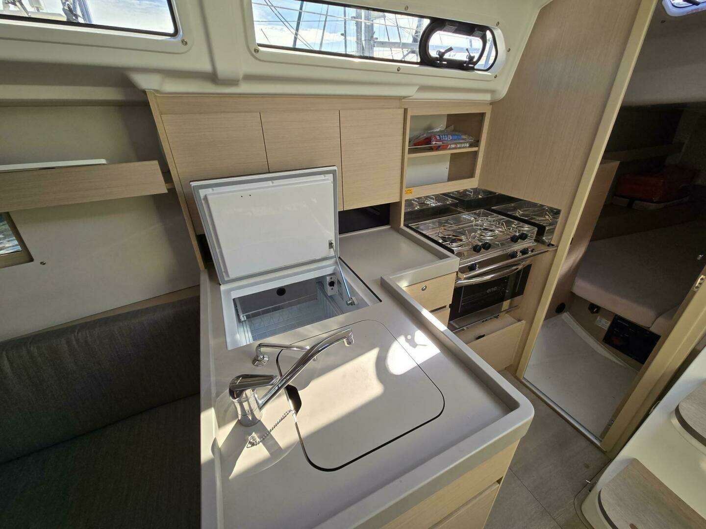 2023 Beneteau Oceanis 34.1 - Image 6
