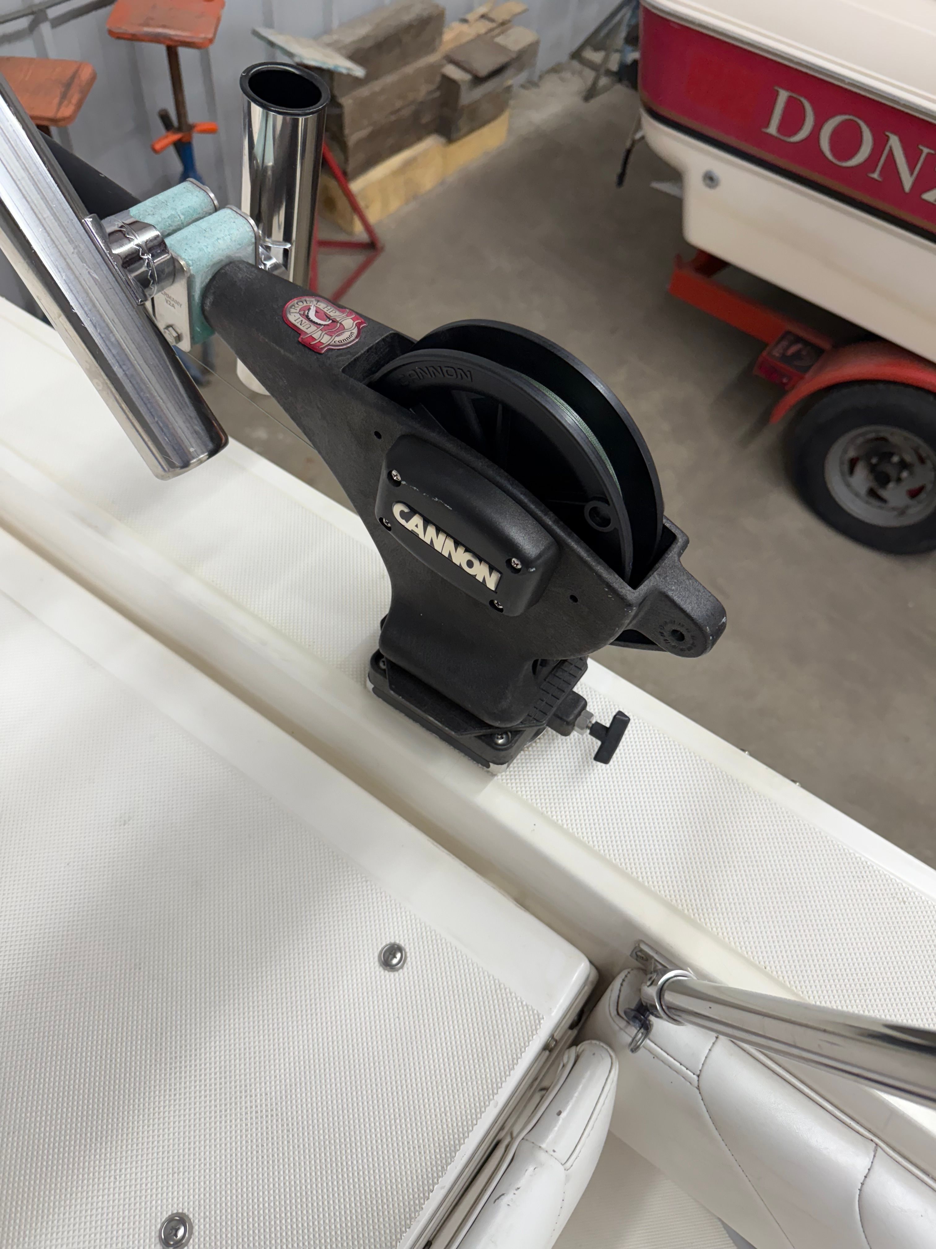 Cannon fishing reel on Fountain 32 Sport Fish Cruiser, 1999 model.