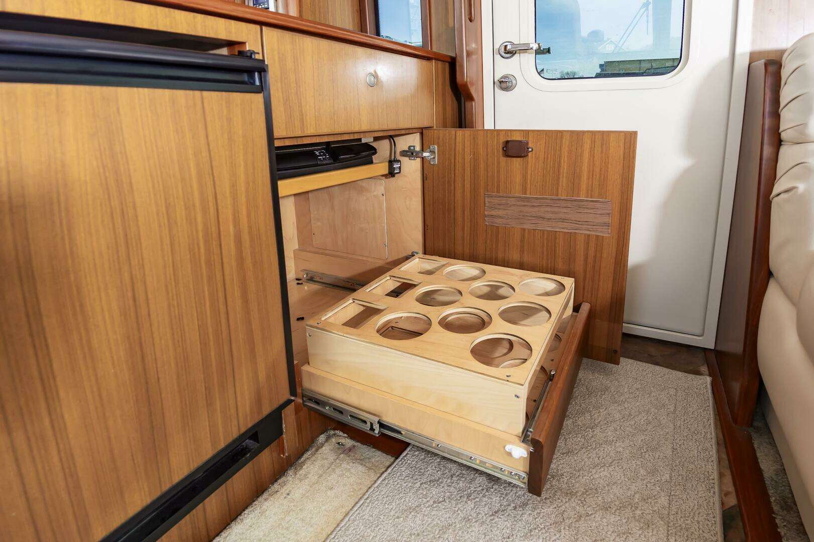 2010 Viking 52 Sport Coupe - Image 23