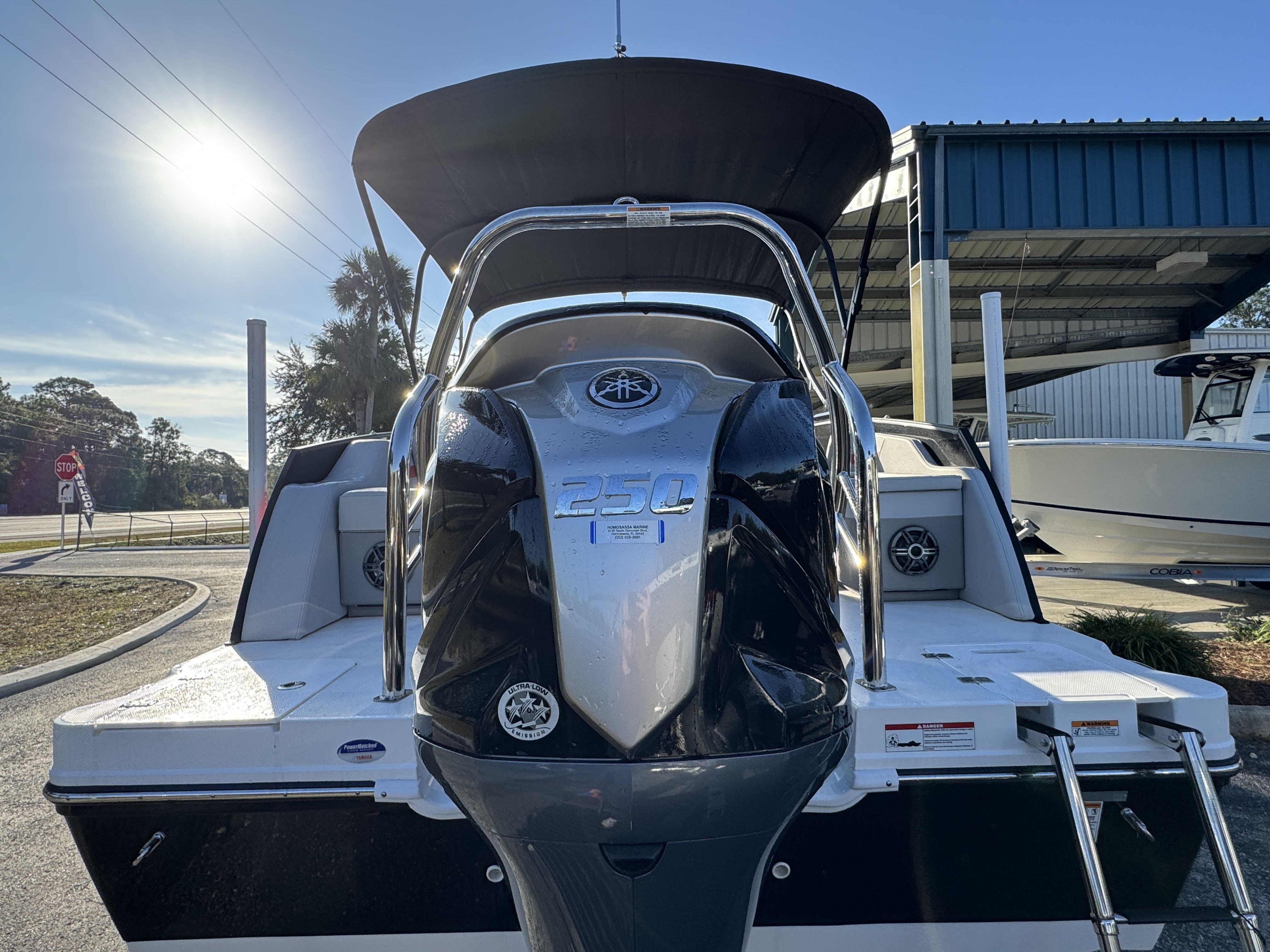 2025 Hurricane FunDeck OB FD 2360 SFL OB - 45