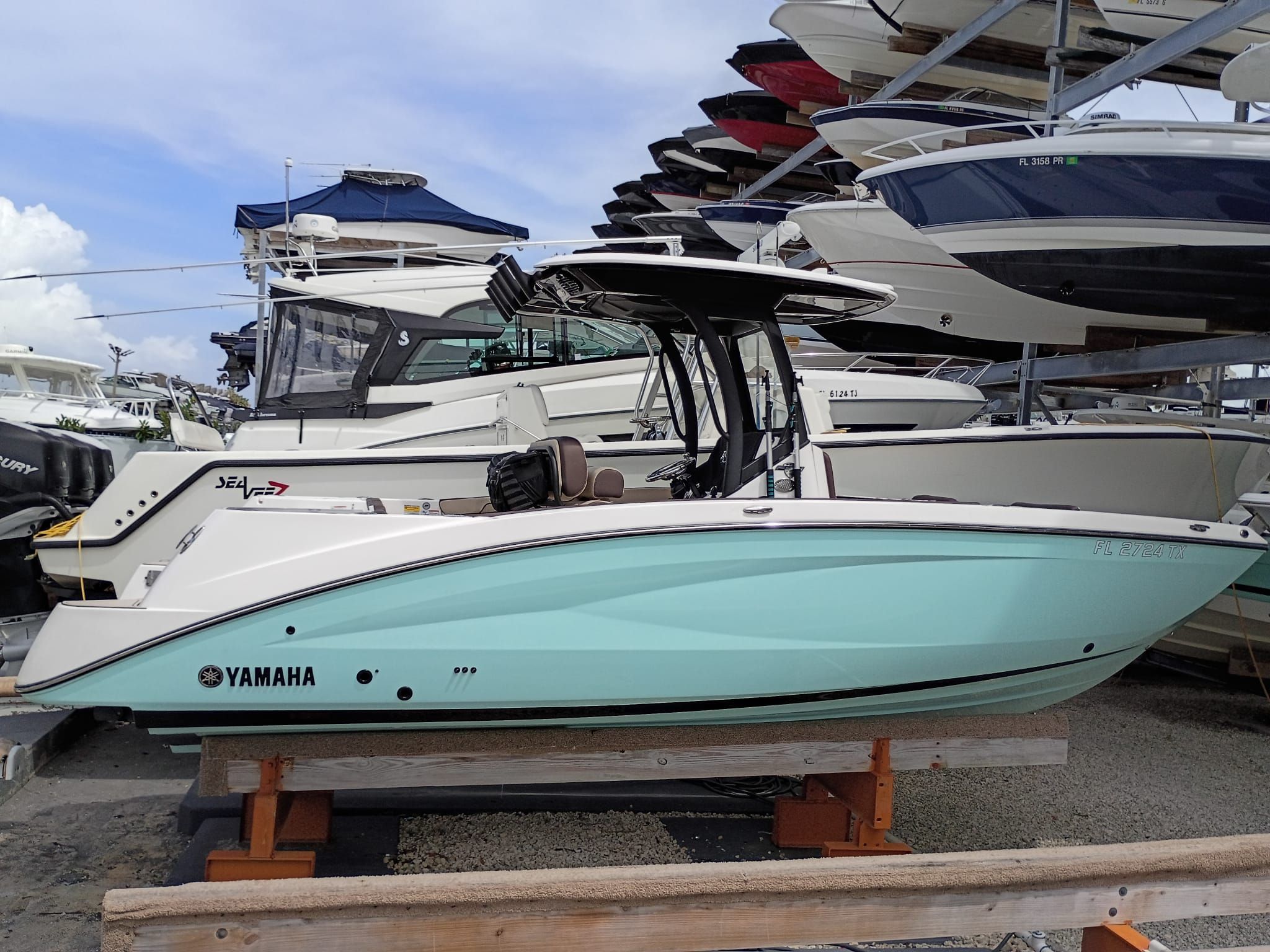 2025 Yamaha Boats 255 FSH Sport H - 3