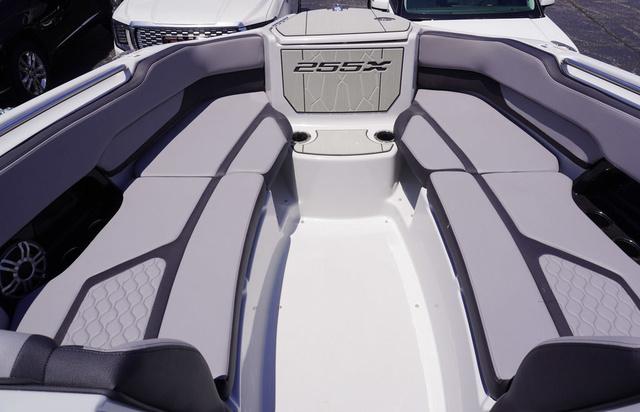 2025 Yamaha Boats 255XD - 3
