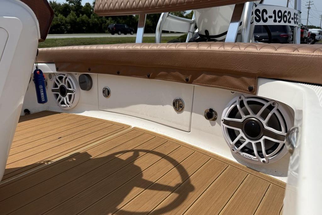 2012 Chaos 16 Bonefish boat interior with speakers and Yamaha keychain.
