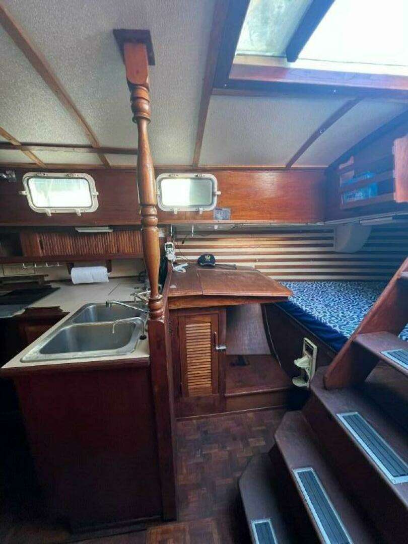 1978 Endeavour 37 - Image 11