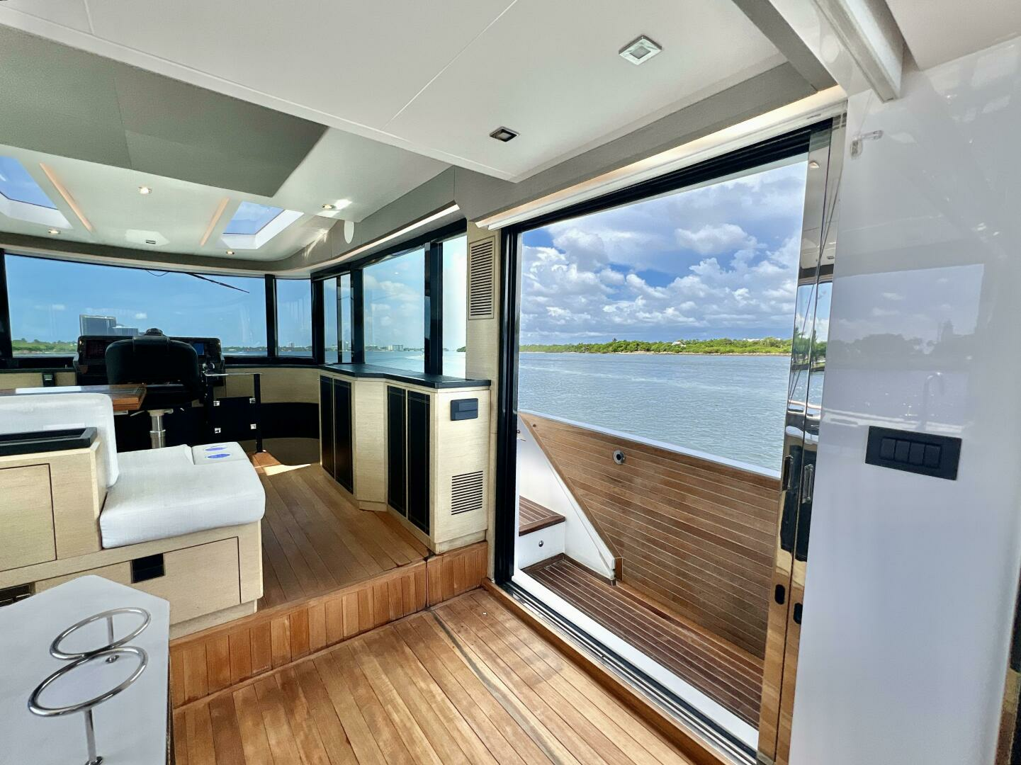 2022 Okean Flybridge 50 - Image 31