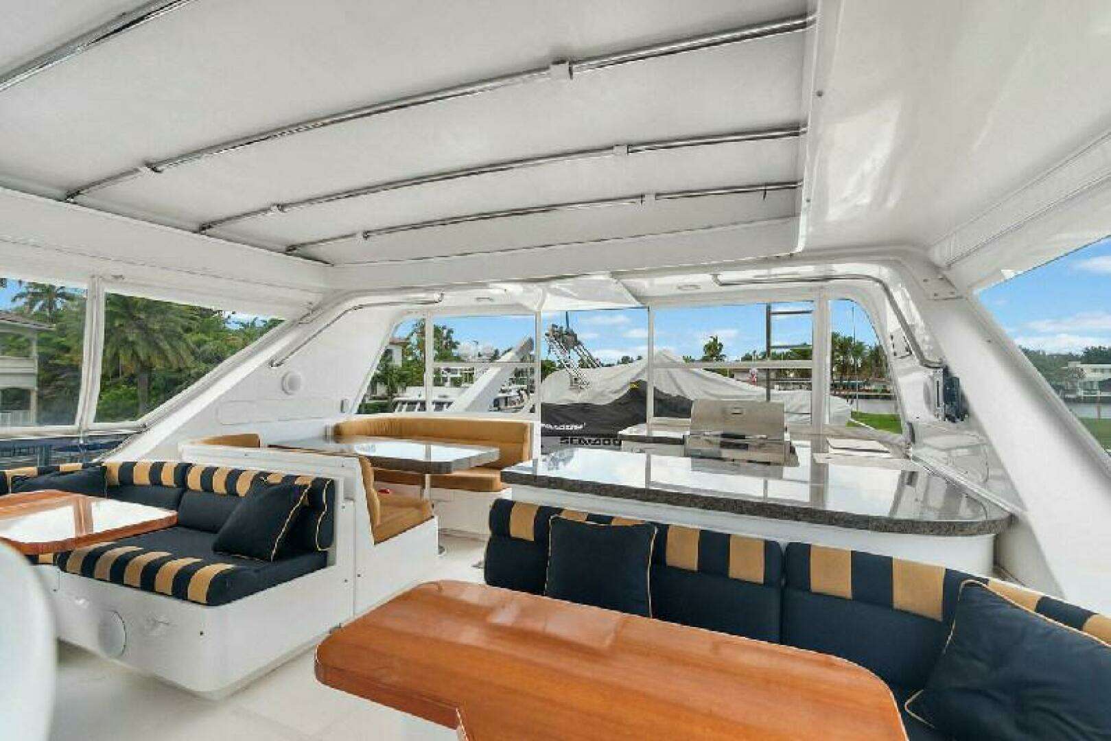 2006 Paragon Cockpit - Image 22