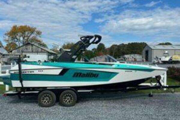 2020 Malibu 32 MXZ