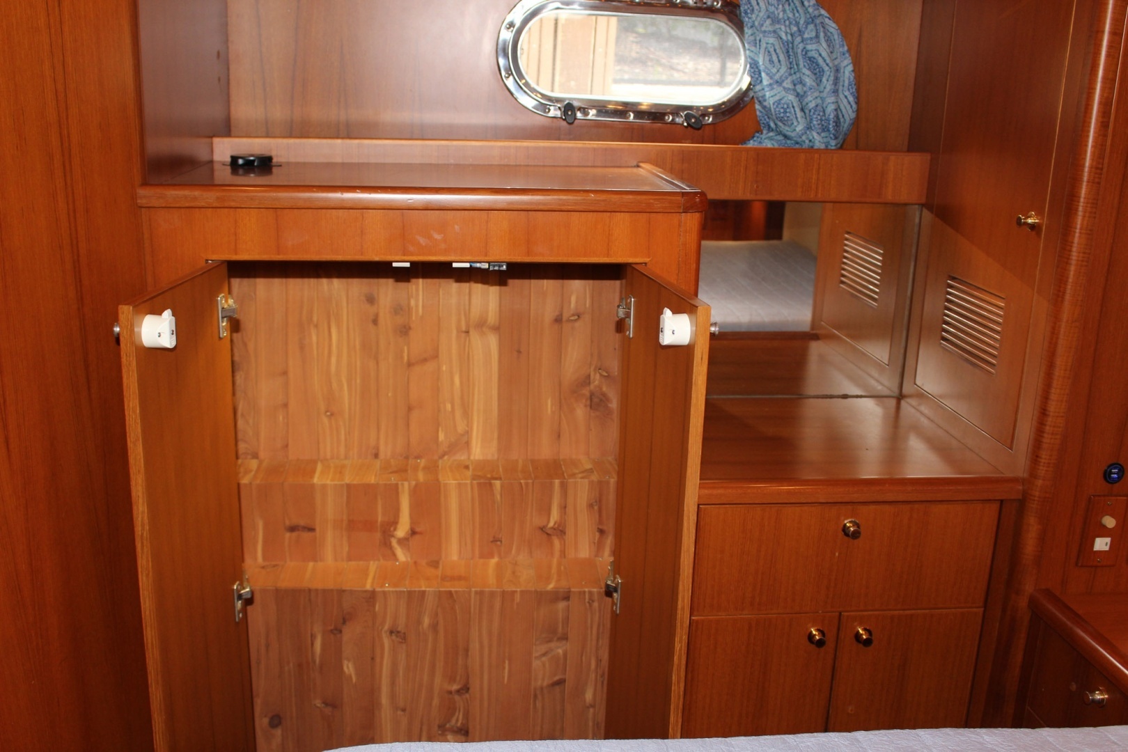 2007 Jefferson Motor Yacht - Image 25