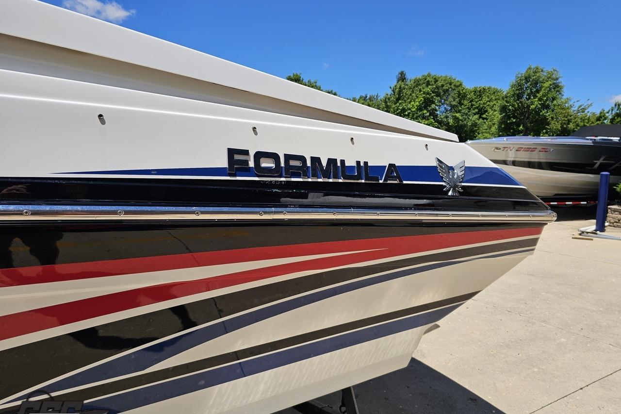 2005 Formula 271 FASTech boat with sleek design and vibrant stripes.