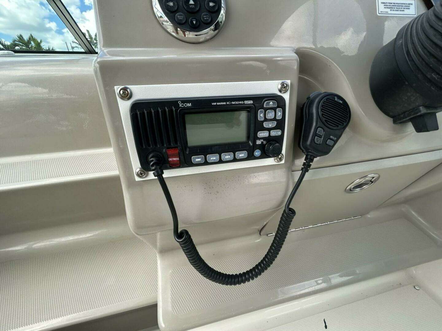 2007 Sea Ray 240 Sundancer - Image 9