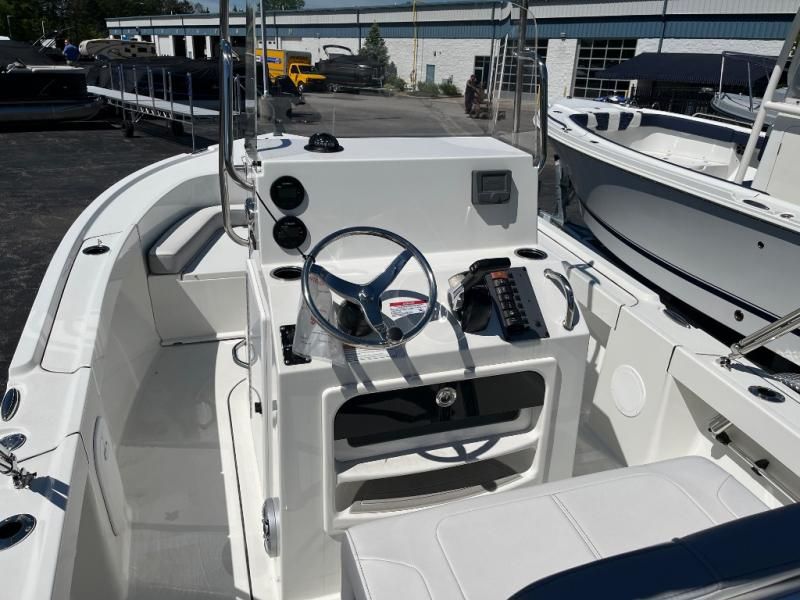 2025 Parker 18SE Center Console - 7