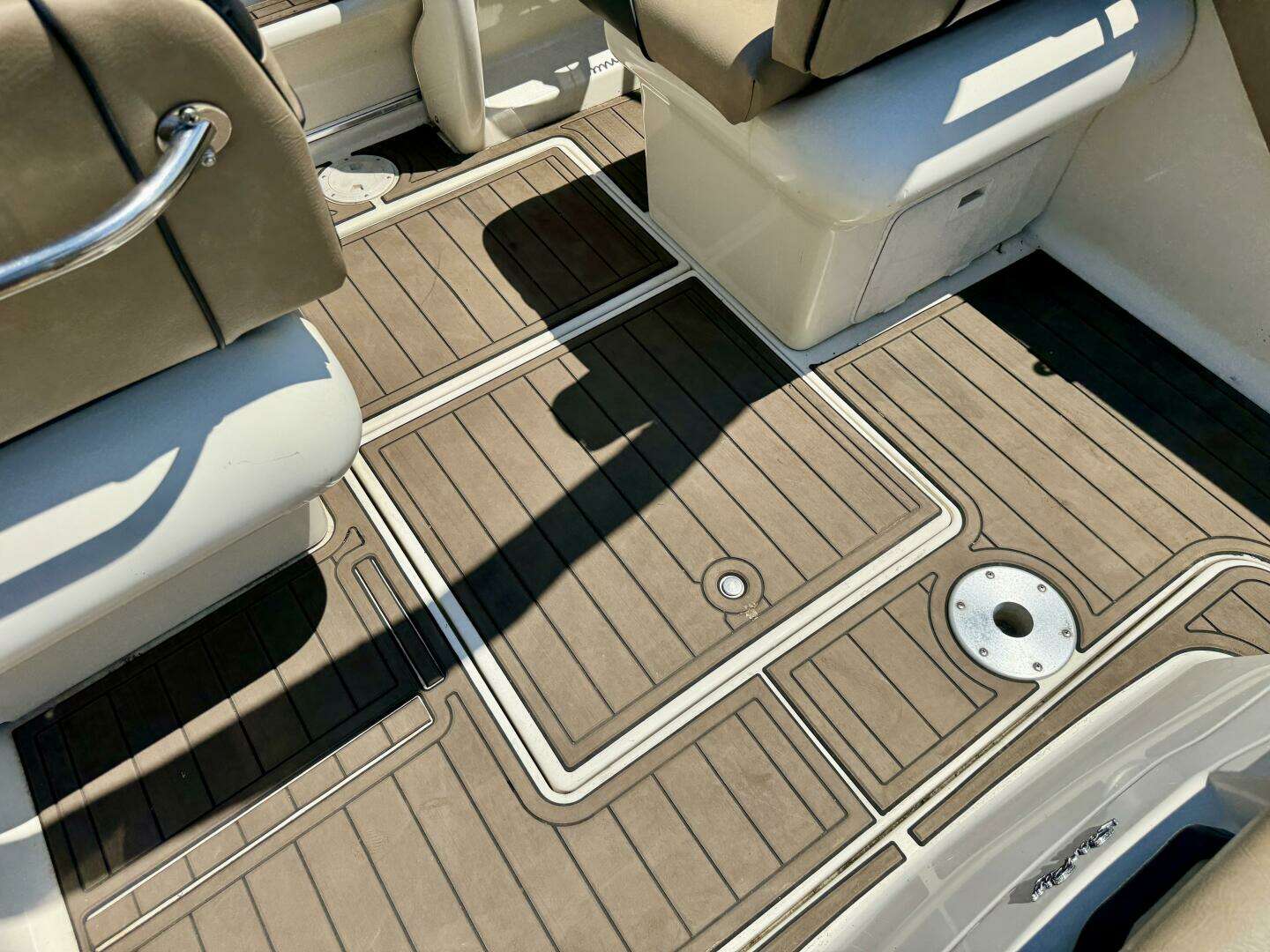 1999 Sea Ray 215 Express Cruiser - Image 34