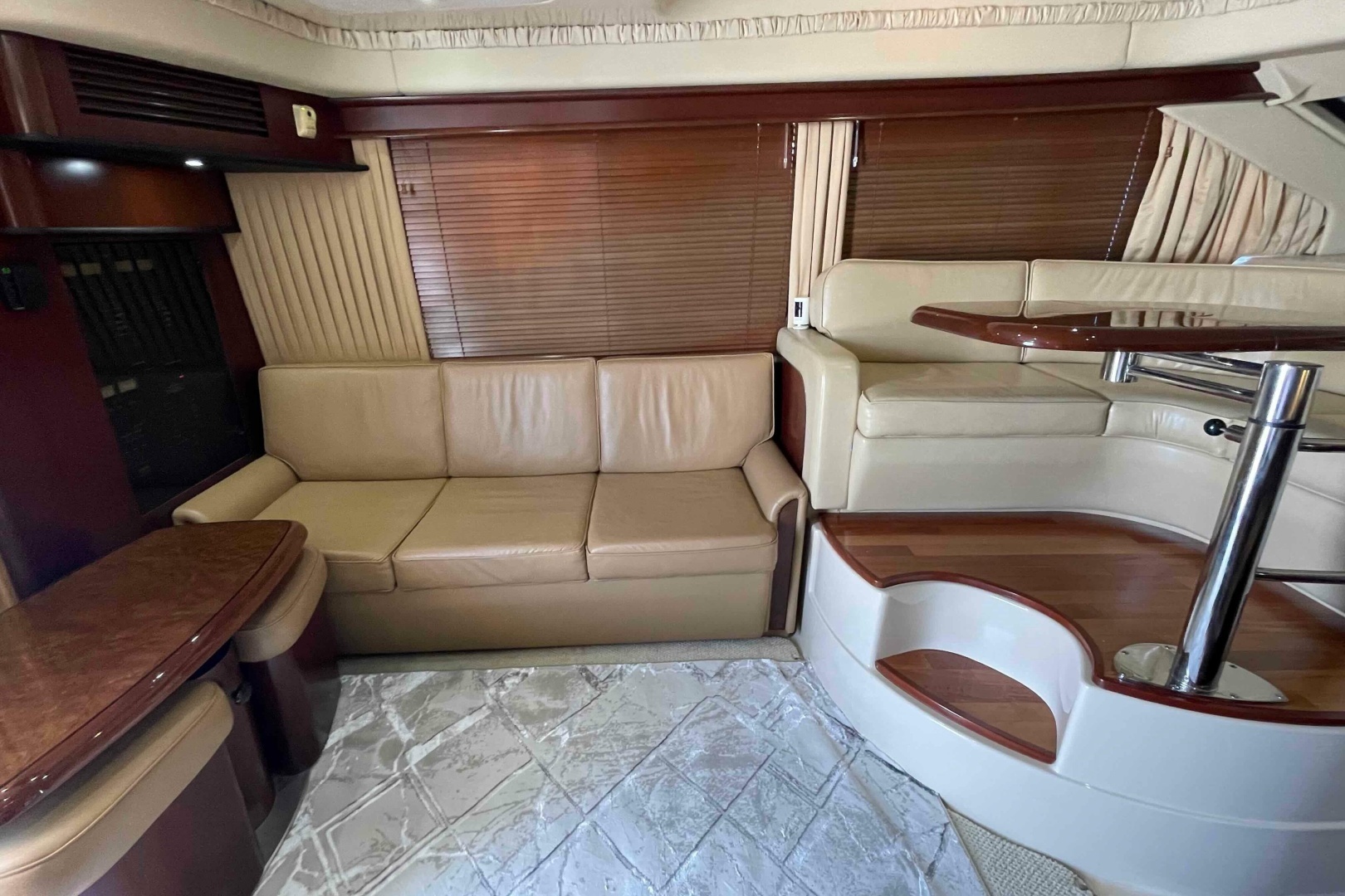 2005 Sea Ray 420 Sedan Bridge - Image 10
