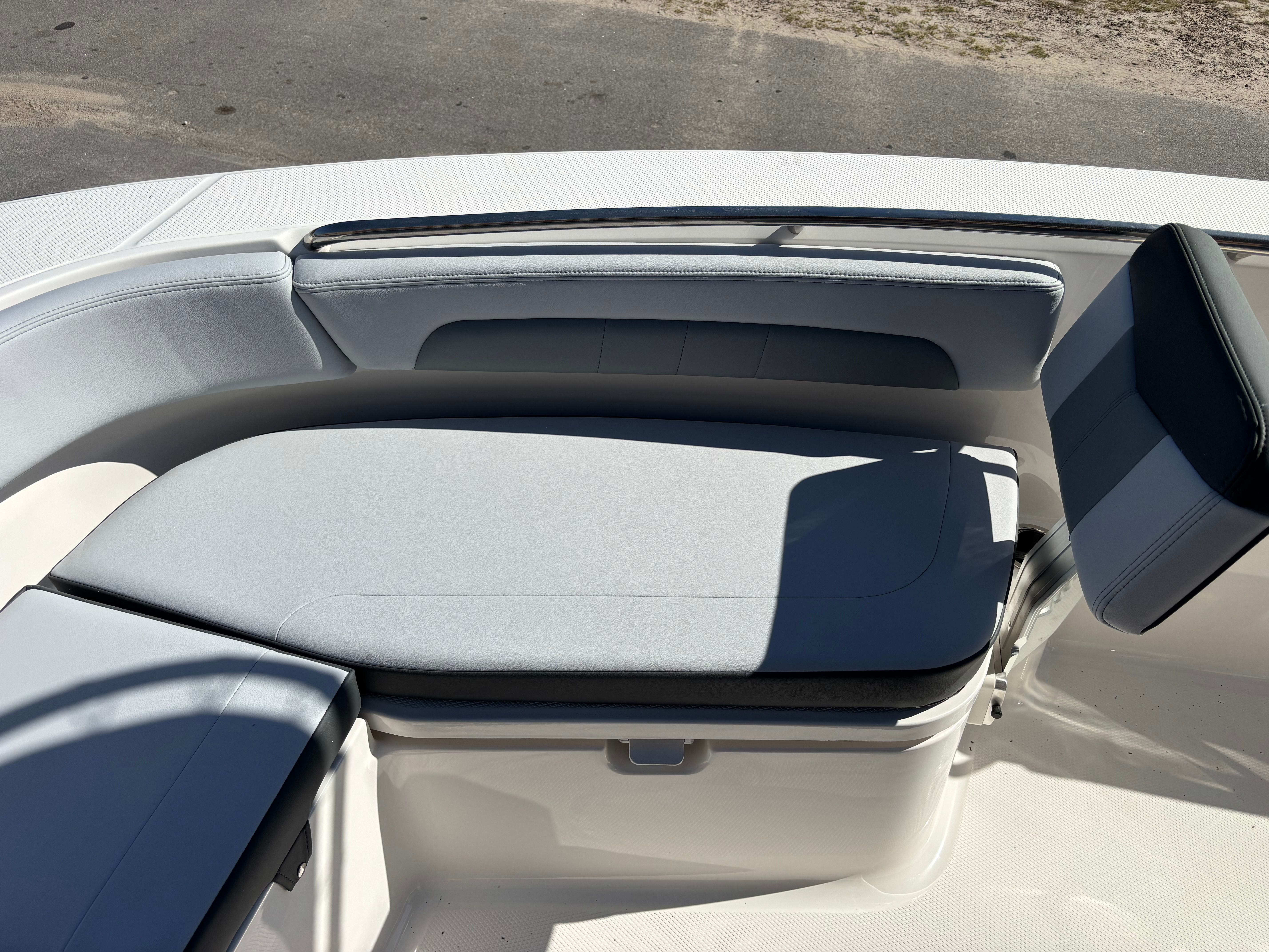 2026 ROBALO 202 EX - Image 8