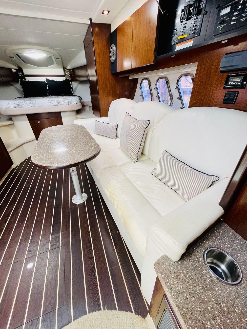 2012 Cruisers Yachts 350 Express - 22