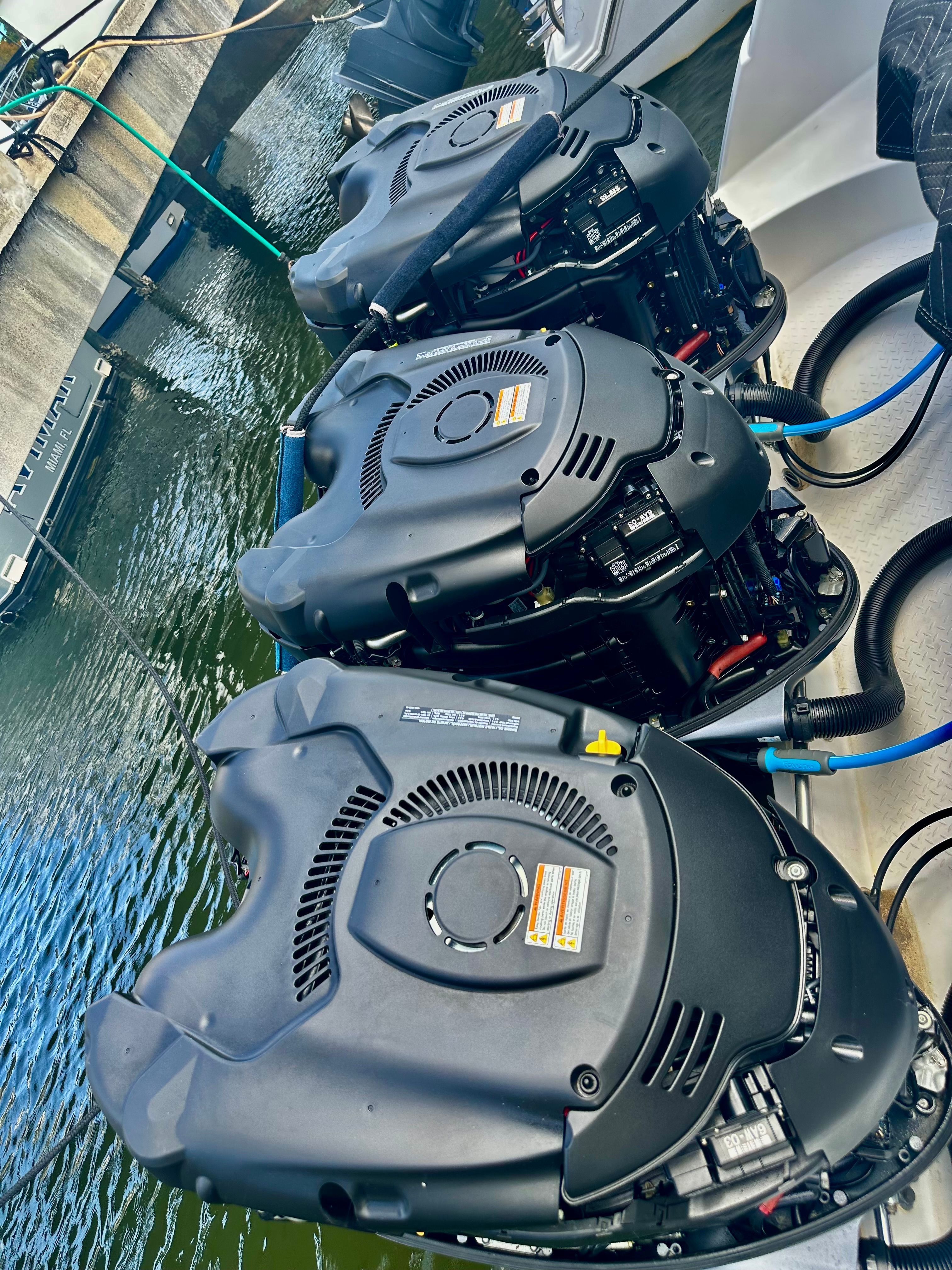 2009 Everglades 365 Center Console - 33