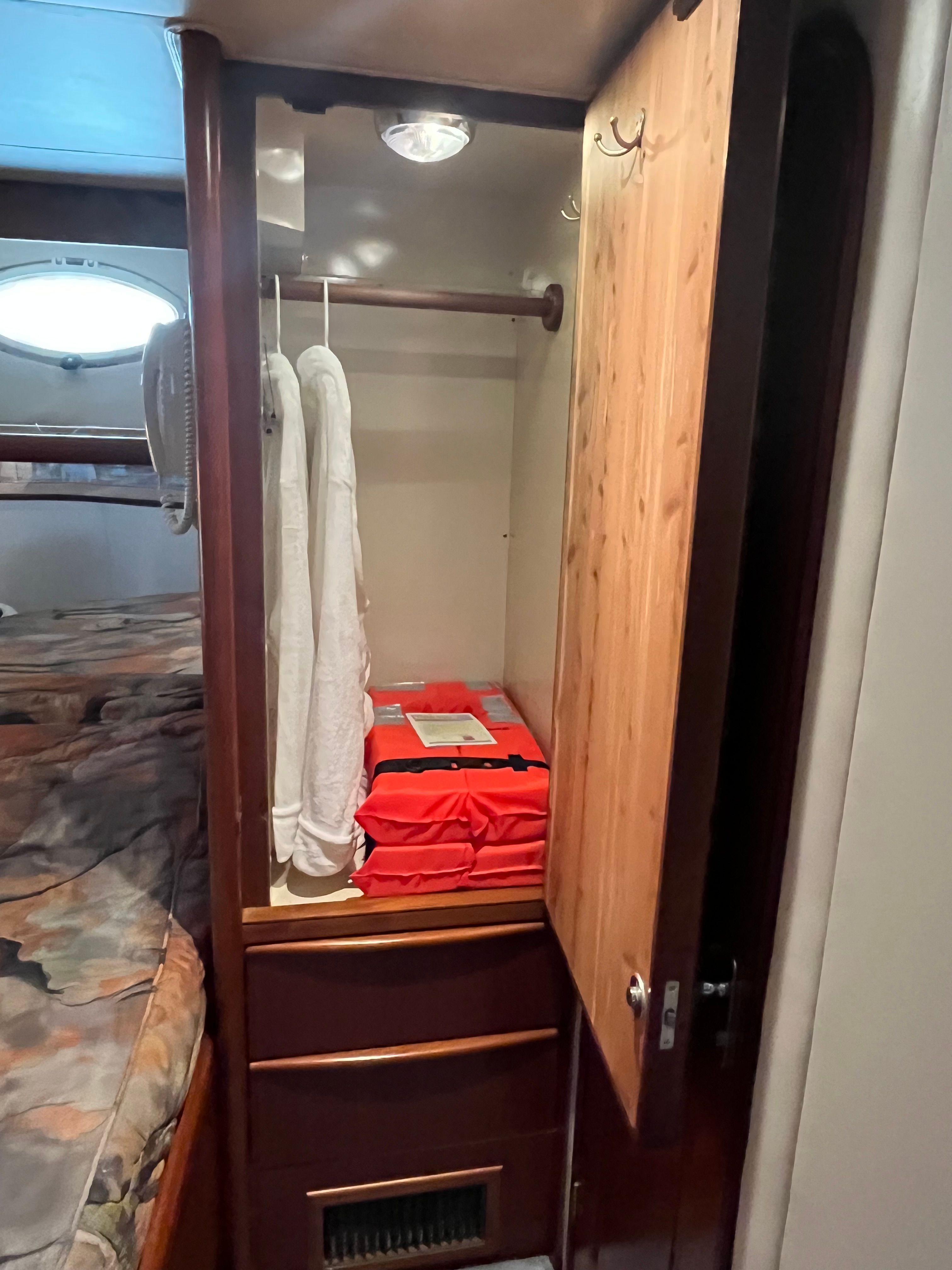 1994 Viking Motor Yacht - 13