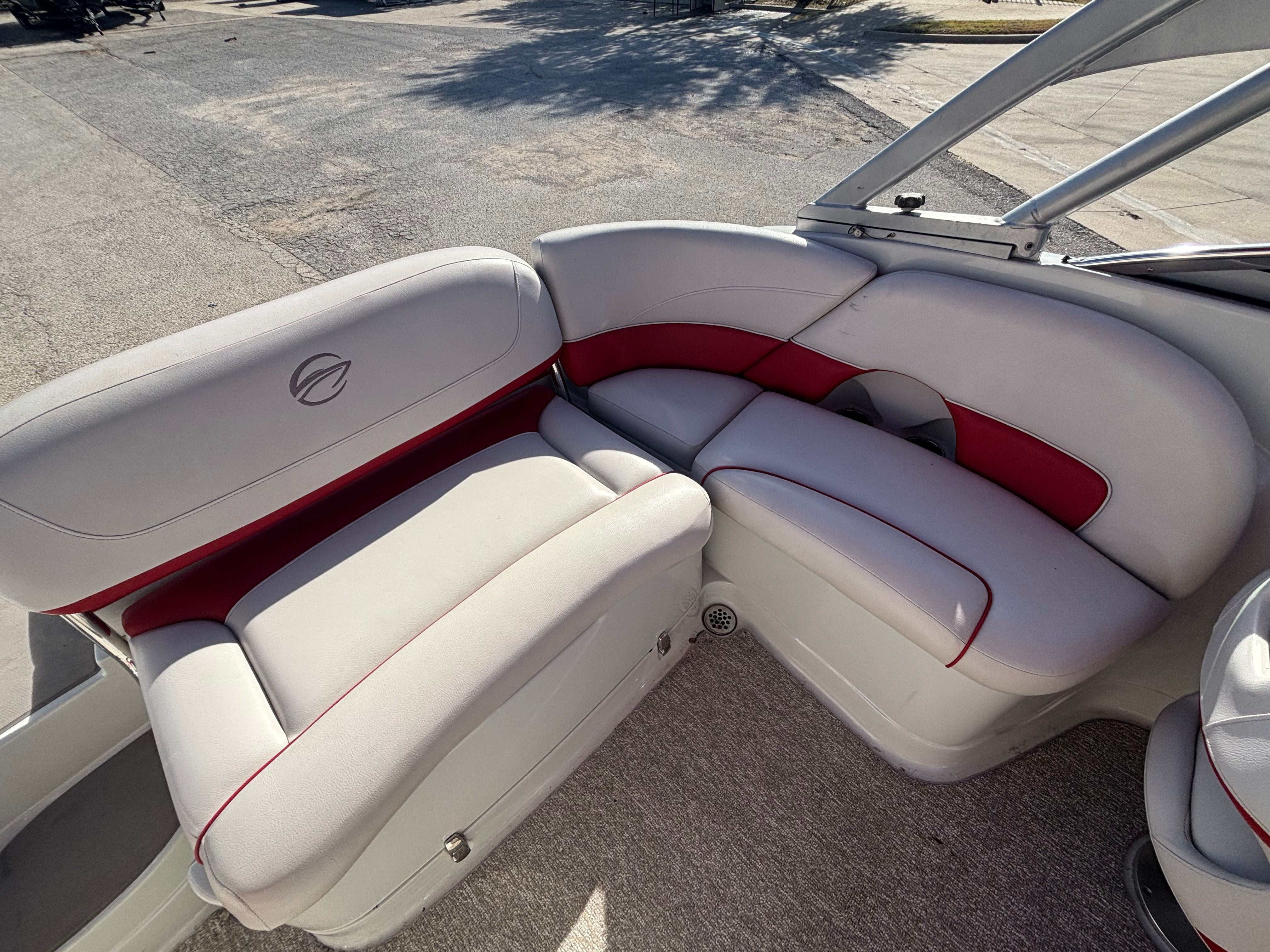 2014 CROWNLINE E2 - Image 13