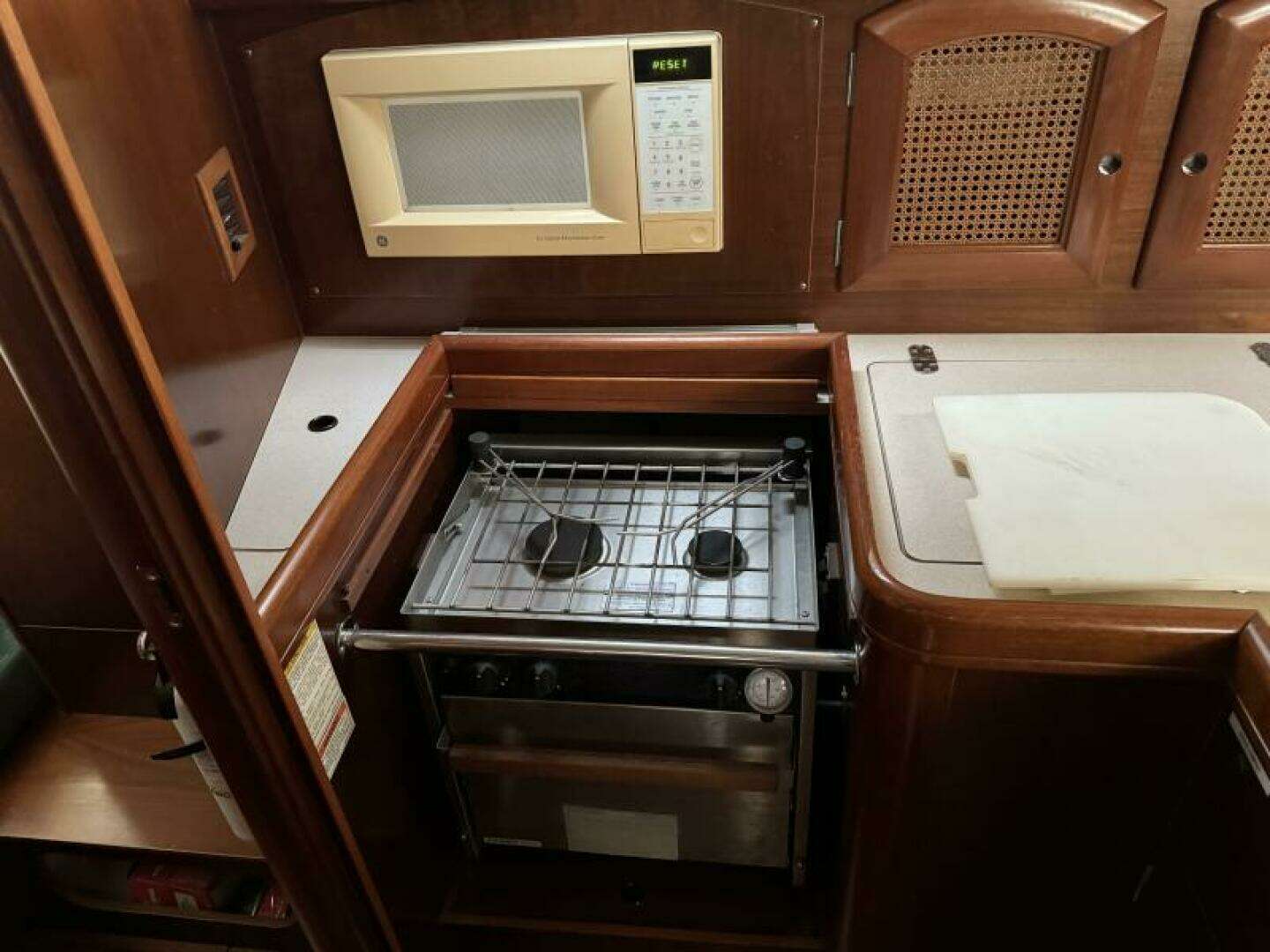 1999 Beneteau 381 - Image 32