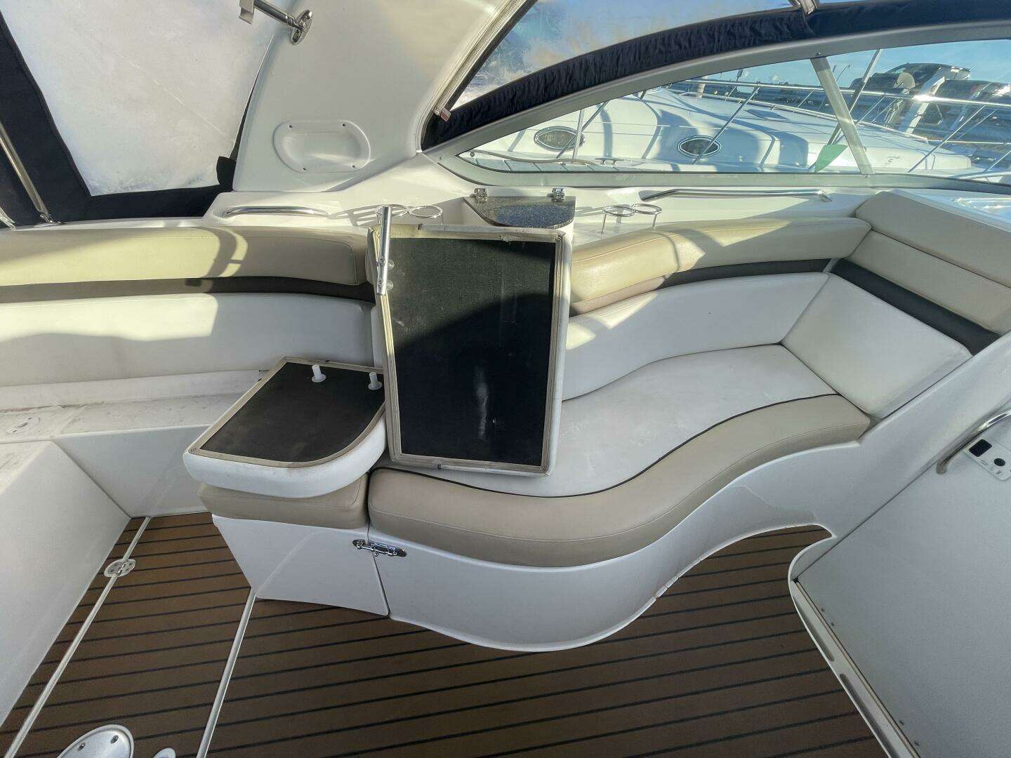 2016 Rinker 310 Express - Image 16
