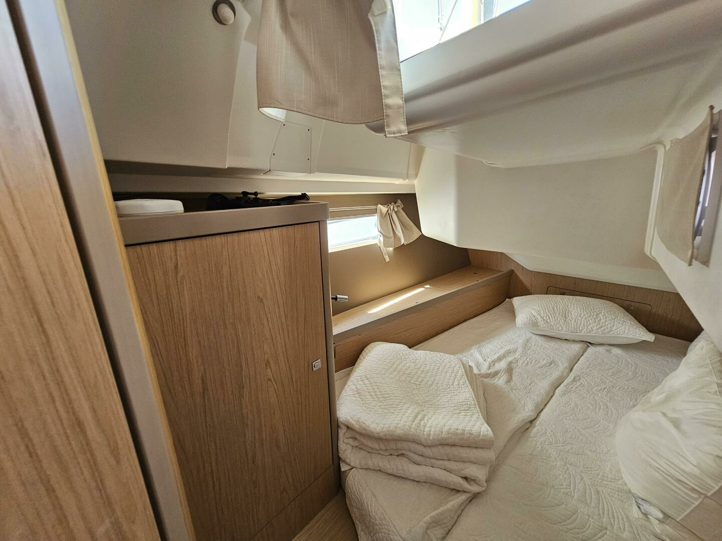 2017 Beneteau Oceanis 45 - Image 16