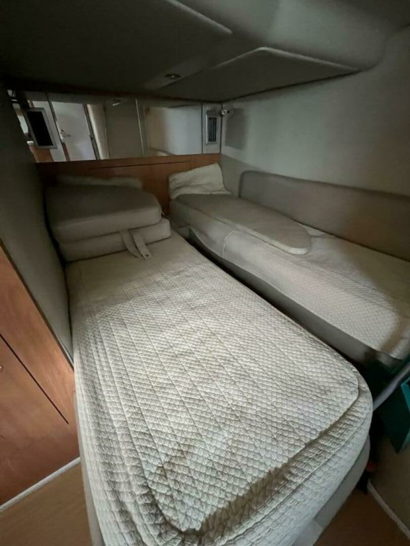 2000 Regal 4160 Commodore - Image 28